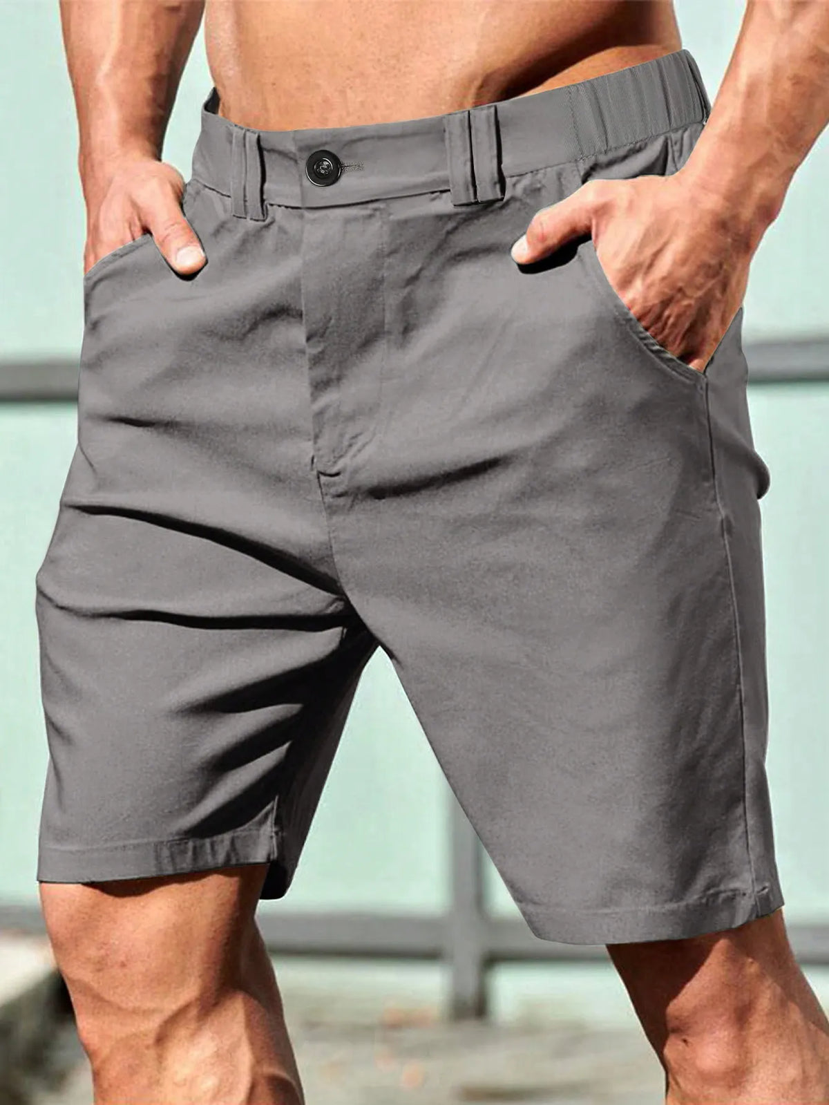 Bermuda masculina de cor sólida com bolsos