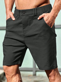 Bermuda masculina de cor sólida com bolsos