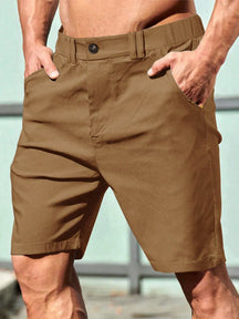 Bermuda masculina de cor sólida com bolsos