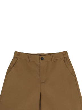 Bermuda masculina de cor sólida com bolsos