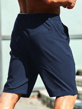 Bermuda masculina de cor sólida com bolsos