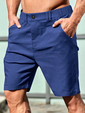 Bermuda masculina de cor sólida com bolsos