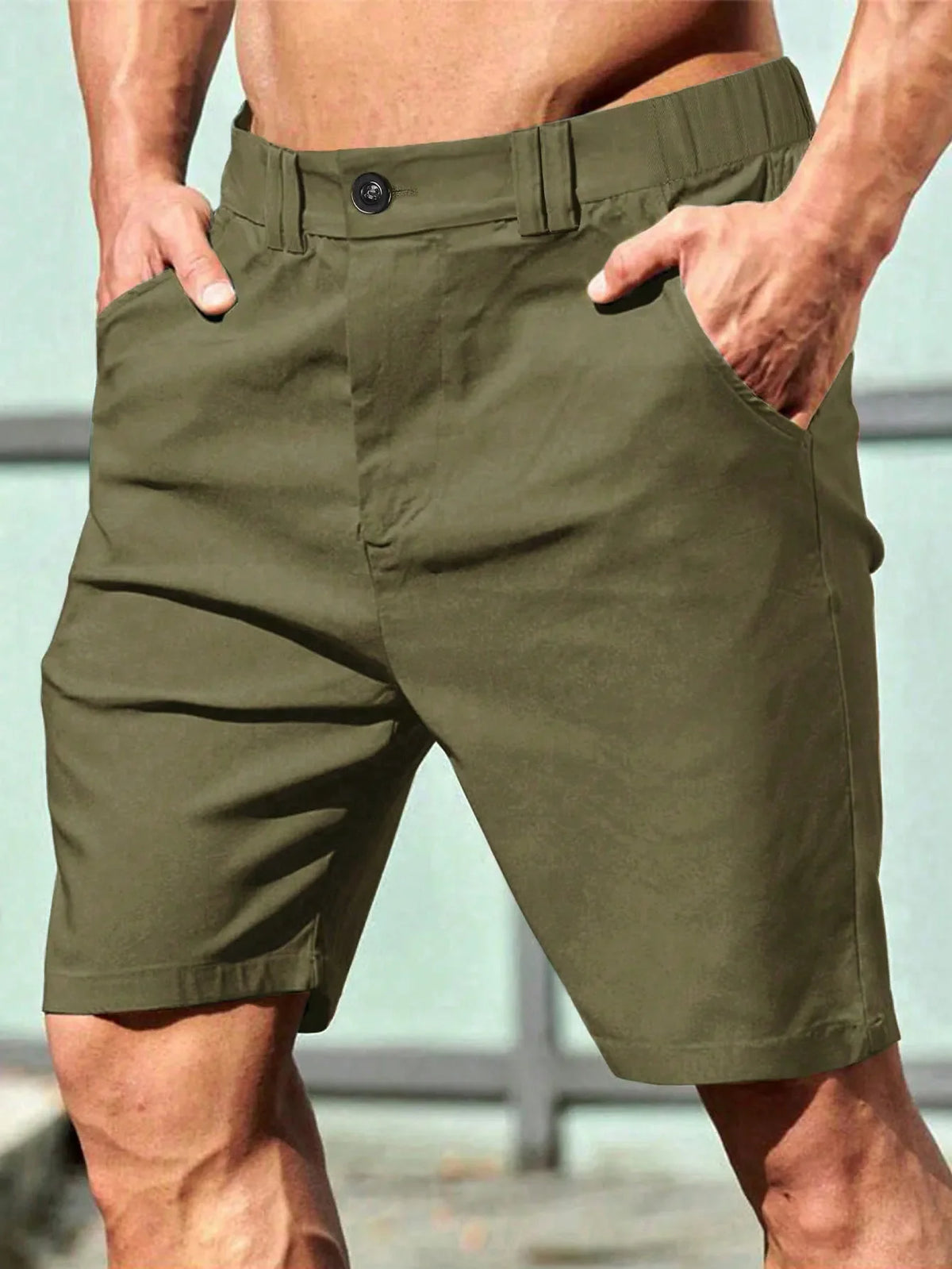 Bermuda masculina de cor sólida com bolsos