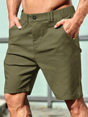 Bermuda masculina de cor sólida com bolsos