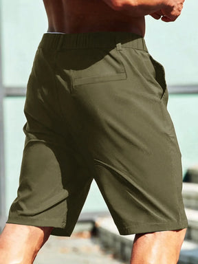 Bermuda masculina de cor sólida com bolsos